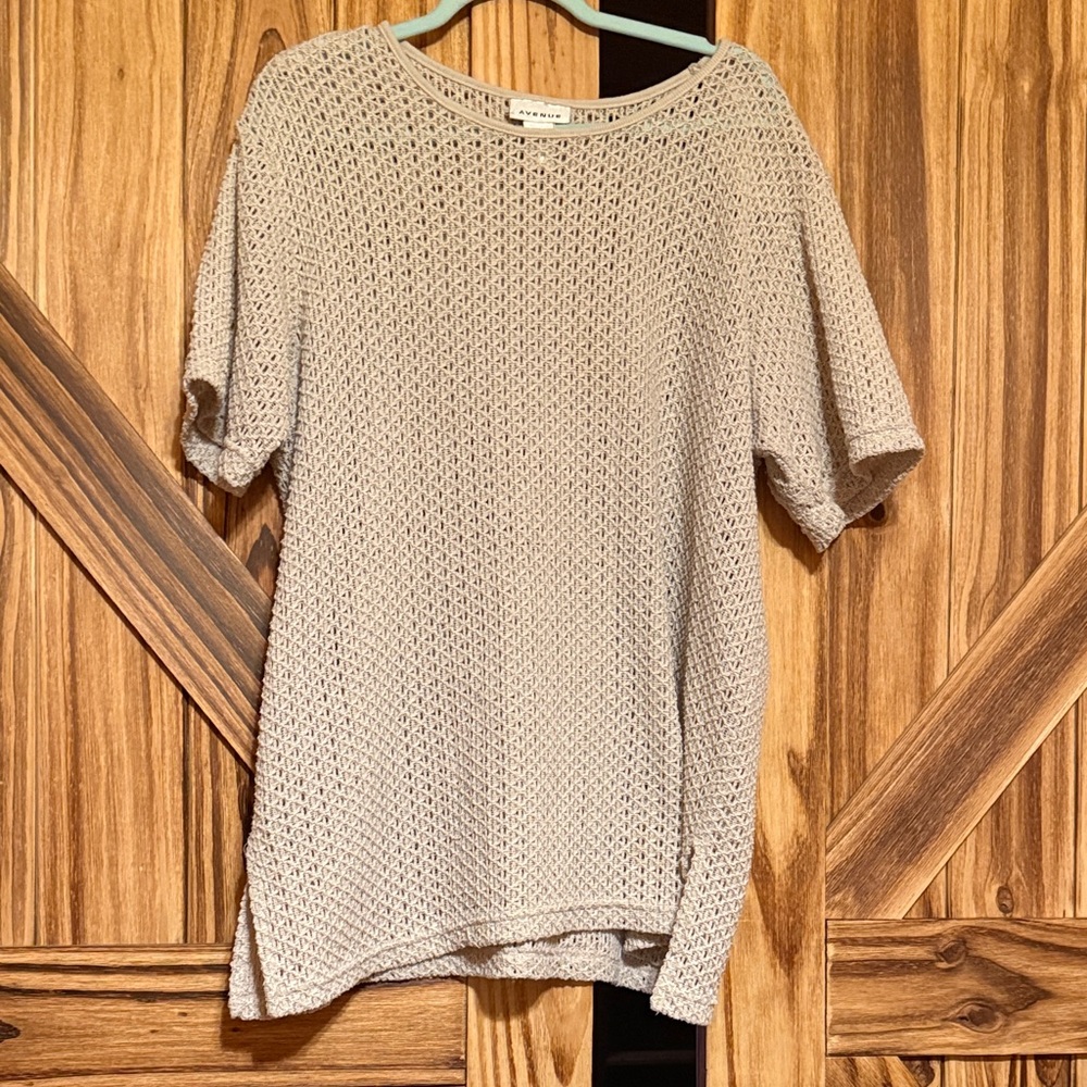 Avenue Beige Short Sleeve Knit Top